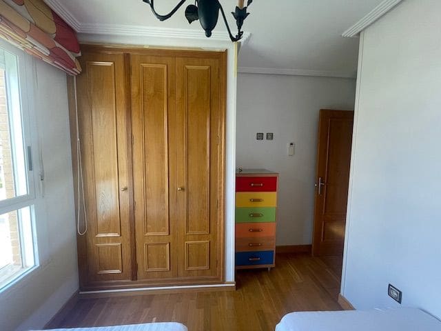 2 soverom Leilighet til leie i Alicante by med svømmebasseng garasje - € 1 190 (Ref: 8390155)