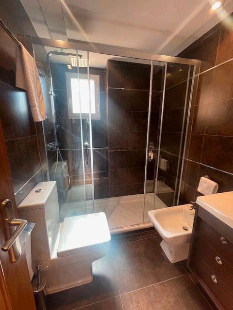 2 soverom Leilighet til leie i Alicante by med svømmebasseng garasje - € 1 190 (Ref: 8390155)