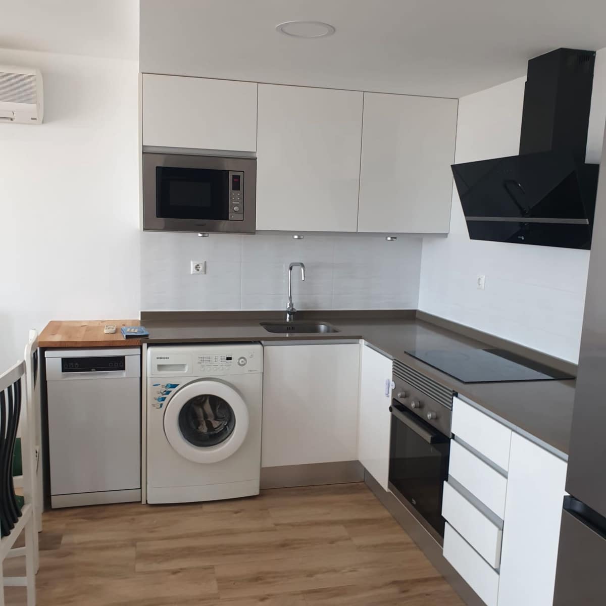 3 sypialnia Mieszkanie do wynajęcia w Miasto Alicante / Alacant z basenem garażem - 1 800 € (Ref: 8394400)