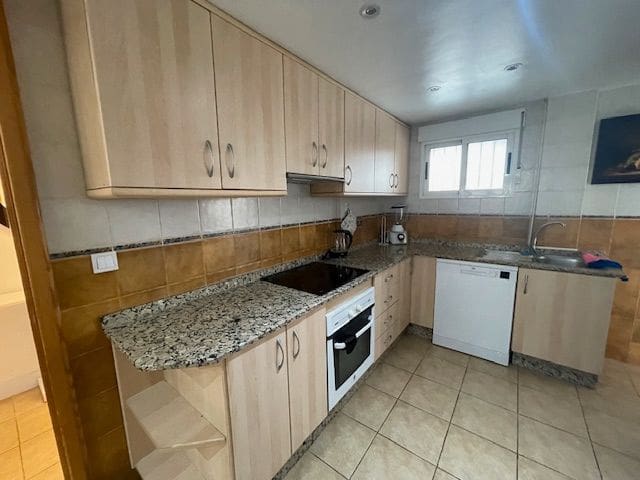 2 bedroom Flat for rent in Alicante / Alacant city with pool garage - € 1,200 (Ref: 8447751)