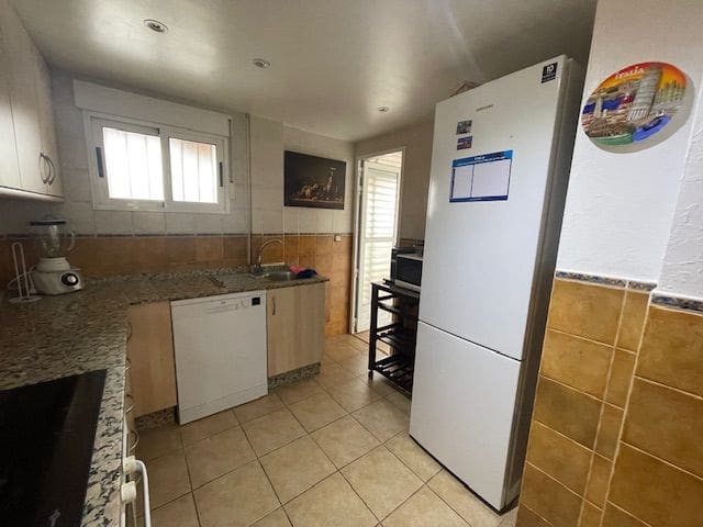 2 bedroom Flat for rent in Alicante / Alacant city with pool garage - € 1,200 (Ref: 8447751)