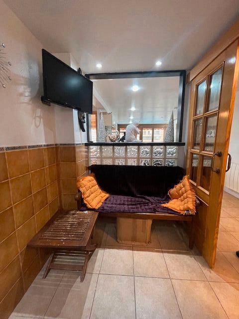 2 bedroom Flat for rent in Alicante / Alacant city with pool garage - € 1,200 (Ref: 8447751)