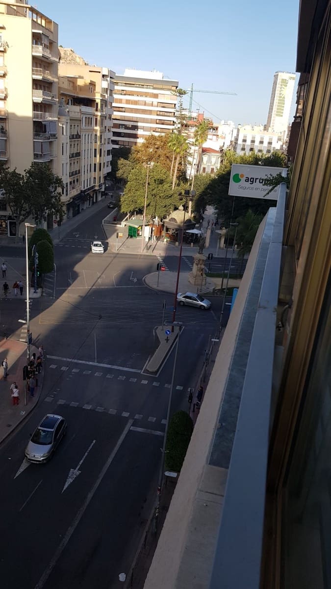 3 makuuhuone Asunto vuokrattavana paikassa Alicante kaupunki - 1 500 € (Ref: 8508135)