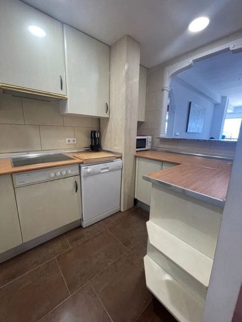Appartement de 3 chambres à louer à Alicante ville avec piscine garage - 1 500 € (Ref: 8556346)