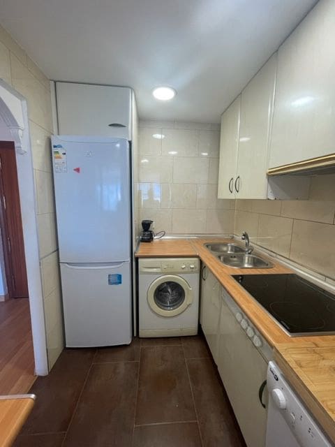 Appartement de 3 chambres à louer à Alicante ville avec piscine garage - 1 500 € (Ref: 8556346)