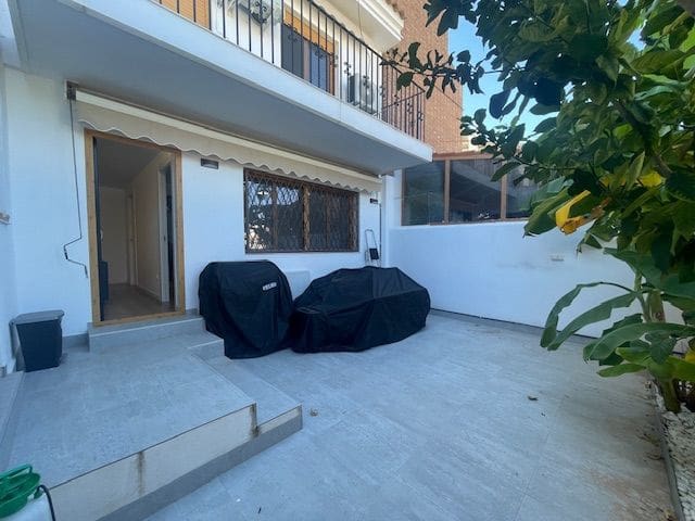 Villa/Maison Semi-Mitoyenne de 5 chambres à louer à Alicante ville avec piscine garage - 1 800 € (Ref: 8567642)