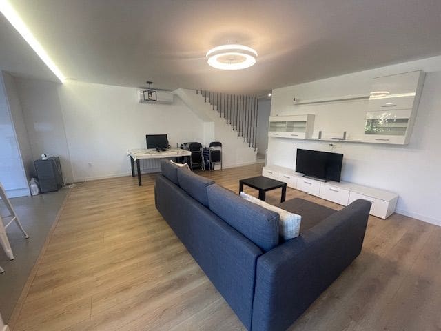 Villa/Maison Semi-Mitoyenne de 5 chambres à louer à Alicante ville avec piscine garage - 1 800 € (Ref: 8567642)