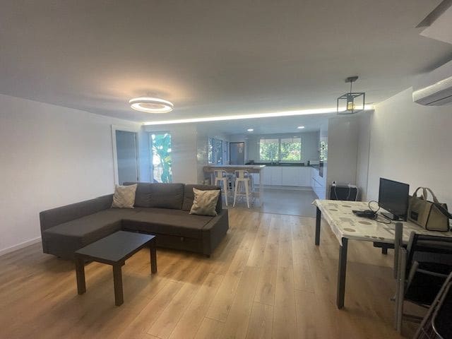 Villa/Maison Semi-Mitoyenne de 5 chambres à louer à Cabo de las Huertas, Alicante ville avec piscine garage - 1 800 € (Ref: 8567642)
