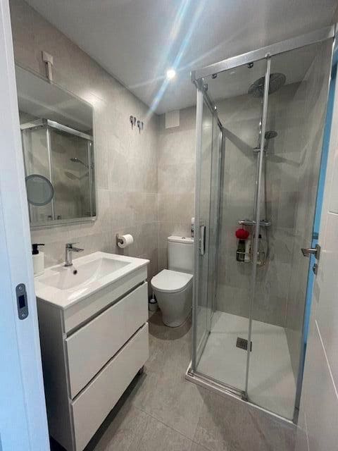 Villa/Maison Semi-Mitoyenne de 5 chambres à louer à Alicante ville avec piscine garage - 1 800 € (Ref: 8567642)