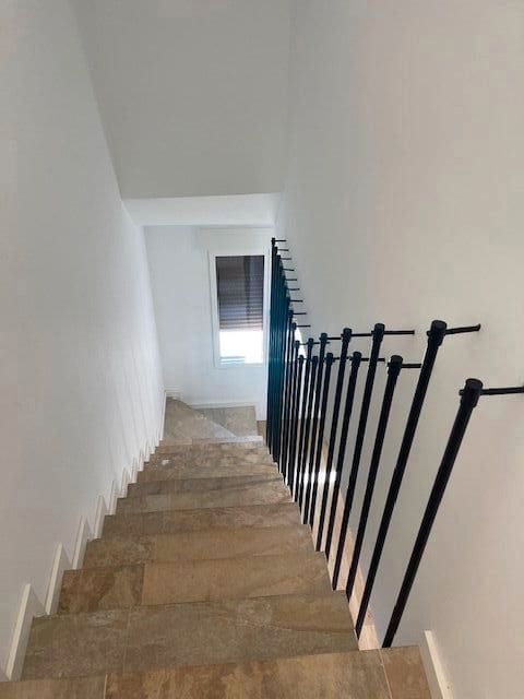 Villa/Maison Semi-Mitoyenne de 5 chambres à louer à Alicante ville avec piscine garage - 1 800 € (Ref: 8567642)