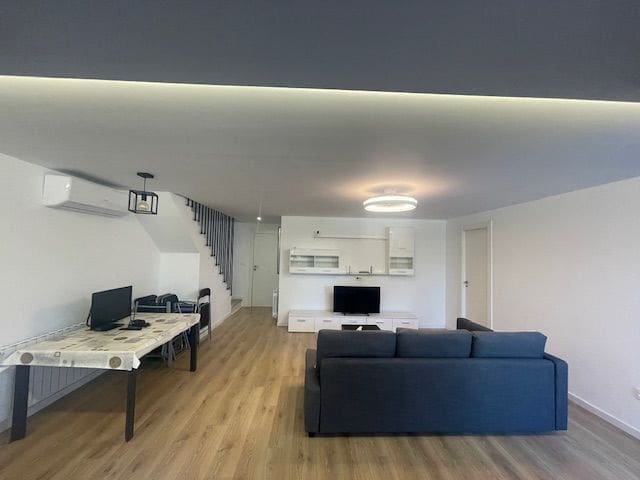 Villa/Maison Semi-Mitoyenne de 5 chambres à louer à Alicante ville avec piscine garage - 1 800 € (Ref: 8567642)