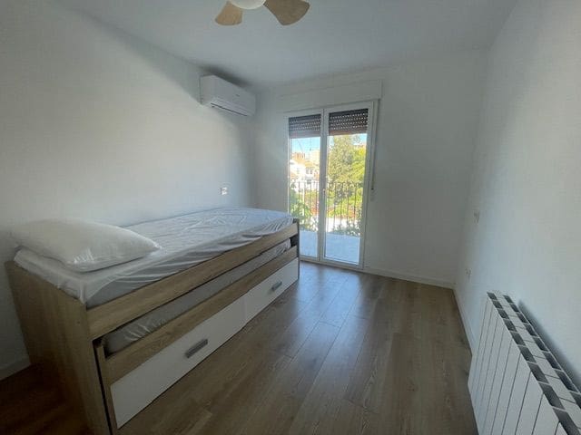 Villa/Maison Semi-Mitoyenne de 5 chambres à louer à Alicante ville avec piscine garage - 1 800 € (Ref: 8567642)