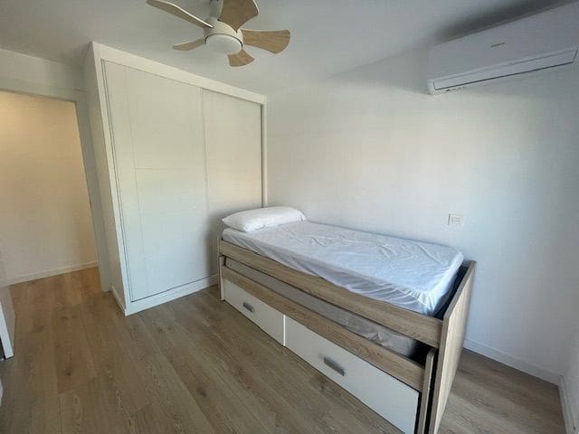 Villa/Maison Semi-Mitoyenne de 5 chambres à louer à Alicante ville avec piscine garage - 1 800 € (Ref: 8567642)