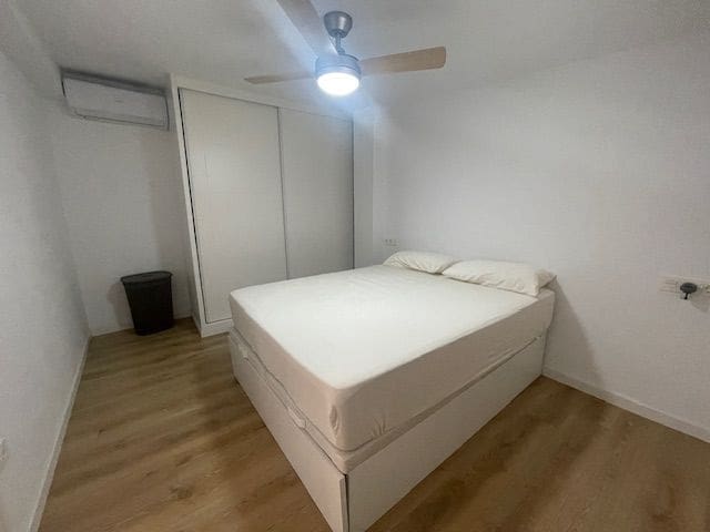 Villa/Maison Semi-Mitoyenne de 5 chambres à louer à Alicante ville avec piscine garage - 1 800 € (Ref: 8567642)