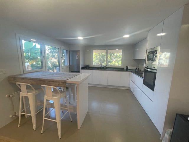Villa/Maison Semi-Mitoyenne de 5 chambres à louer à Cabo de las Huertas, Alicante ville avec piscine garage - 1 800 € (Ref: 8567642)