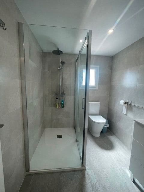 Villa/Maison Semi-Mitoyenne de 5 chambres à louer à Alicante ville avec piscine garage - 1 800 € (Ref: 8567642)