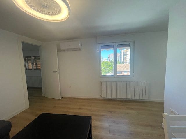 Villa/Maison Semi-Mitoyenne de 5 chambres à louer à Alicante ville avec piscine garage - 1 800 € (Ref: 8567642)