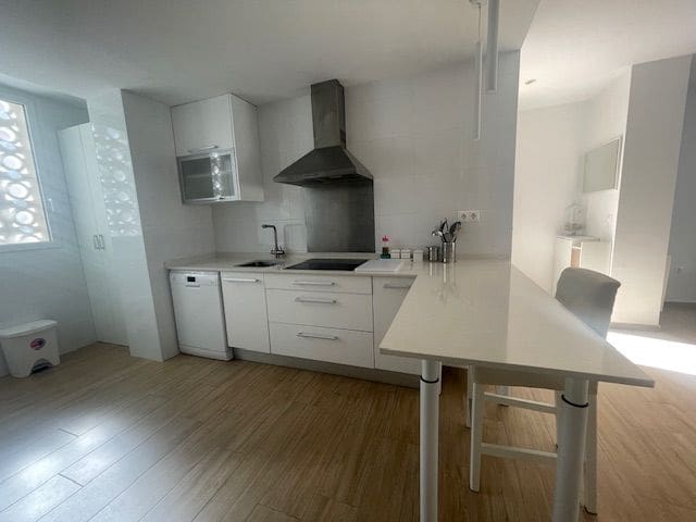 2 makuuhuone Asunto vuokrattavana paikassa Alicante kaupunki mukana uima-altaan 
autotalli - 1 300 € (Ref: 8611560)