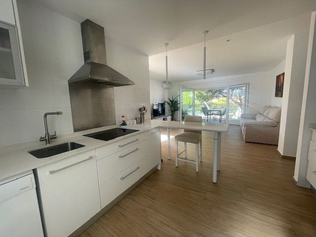 2 makuuhuone Asunto vuokrattavana paikassa Cabo de las Huertas, Alicante kaupunki mukana uima-altaan 
autotalli - 1 300 € (Ref: 8611560)