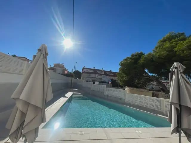 2 bedroom Flat for rent in Alicante / Alacant city with pool garage - € 1,300 (Ref: 8611560)