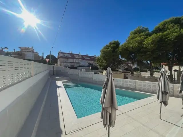 2 bedroom Flat for rent in Alicante / Alacant city with pool garage - € 1,300 (Ref: 8611560)