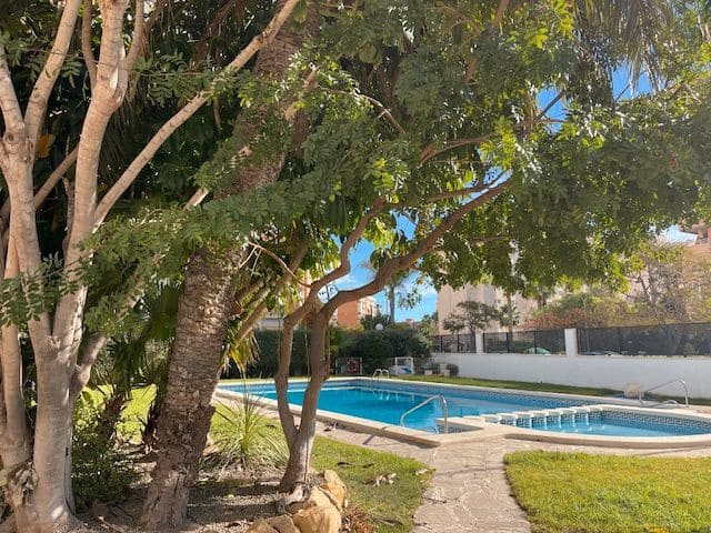 2 makuuhuone Asunto vuokrattavana paikassa Alicante kaupunki mukana uima-altaan 
autotalli - 1 400 € (Ref: 8720088)