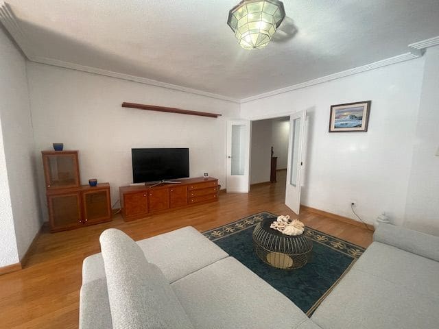 3 bedroom Flat for rent in El Campello - € 1,350 (Ref: 8763200)