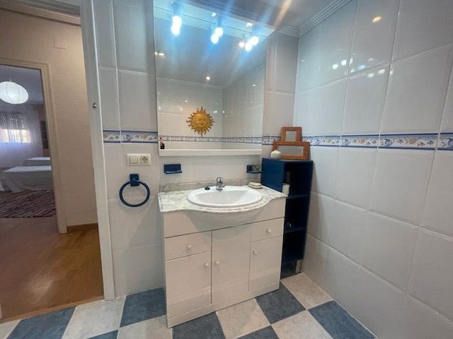 3 bedroom Flat for rent in El Campello - € 1,350 (Ref: 8763200)