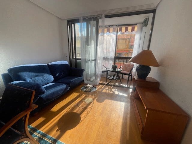 Piso de 3 habitaciones en El Campello en alquiler - 1.350 € (Ref: 8763200)