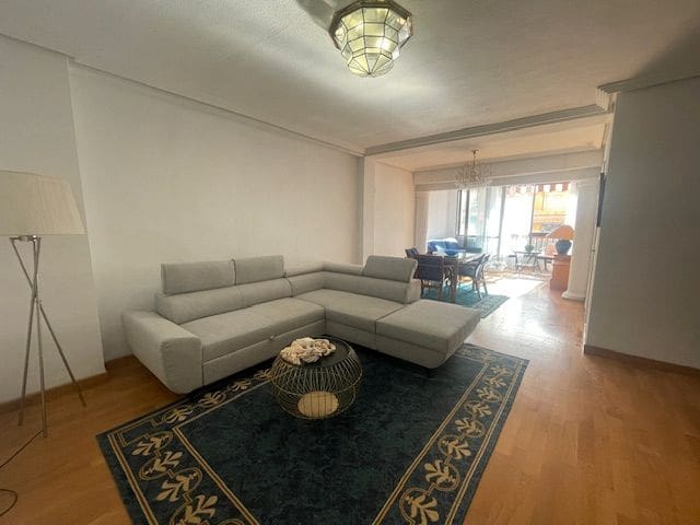 Piso de 3 habitaciones en El Campello en alquiler - 1.350 € (Ref: 8763200)