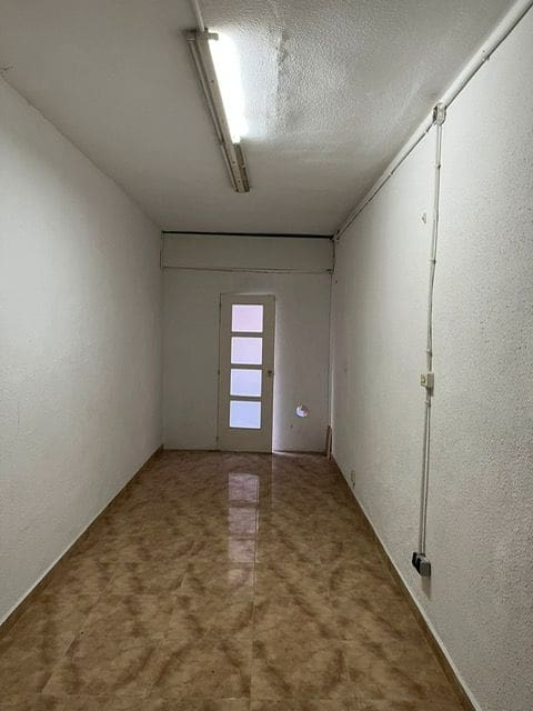 Commercieel te huur in Alicante stad - € 750 (Ref: 8803888)
