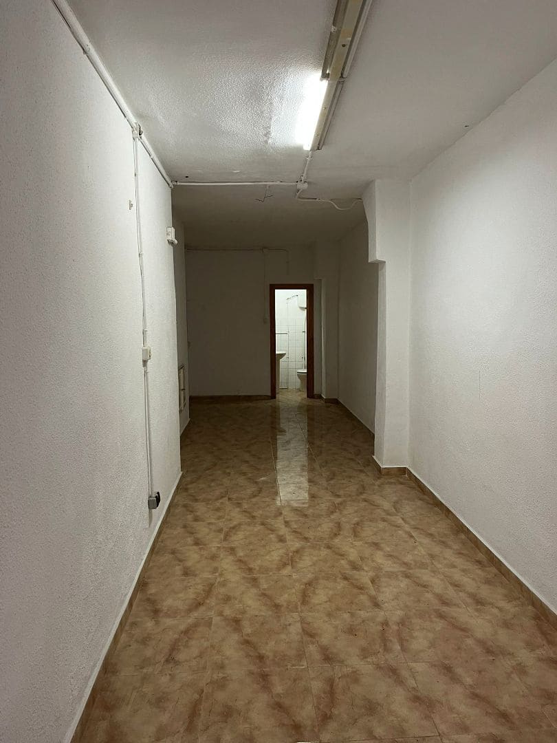 Commercieel te huur in Alicante stad - € 750 (Ref: 8803888)