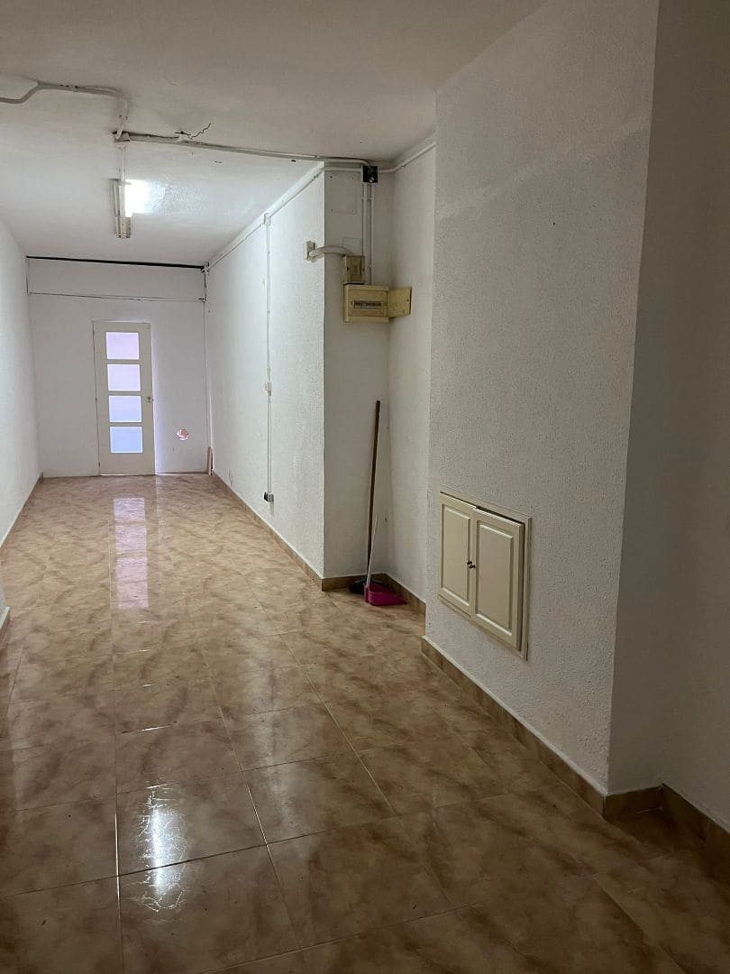 Commercieel te huur in Alicante stad - € 750 (Ref: 8803888)