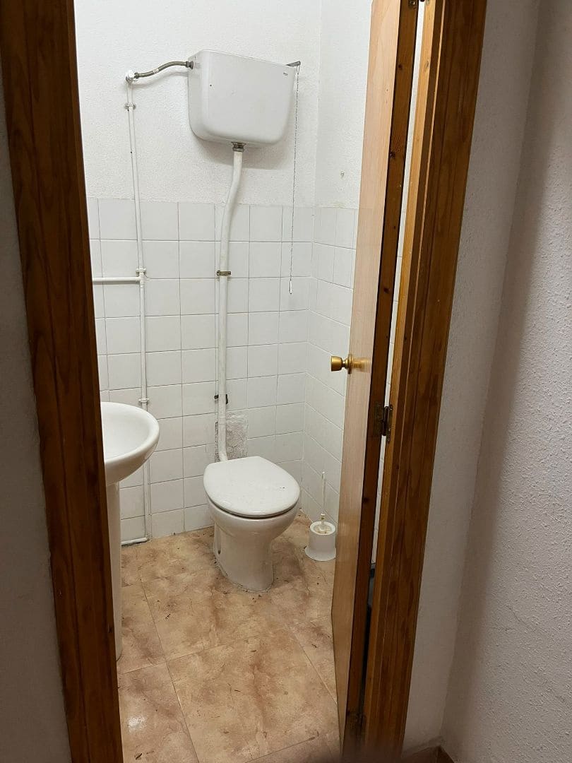 Commercieel te huur in Alicante stad - € 750 (Ref: 8803888)