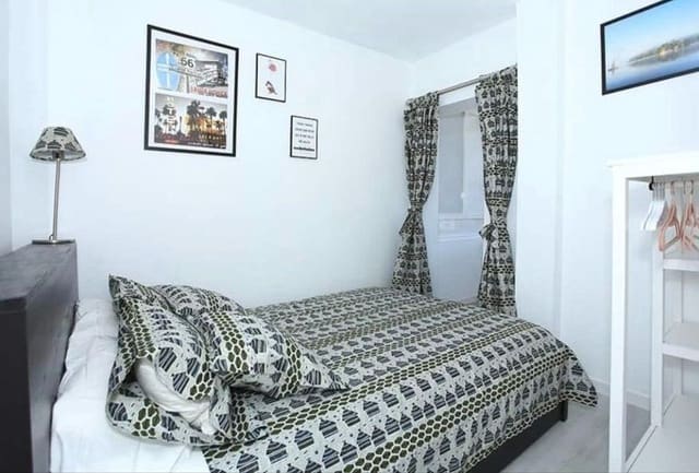 3 soveværelse Lejlighed til salg i Virgen del Remedio - Parque lo Morant, Alicante by - € 133.000 (Ref: 8803889)