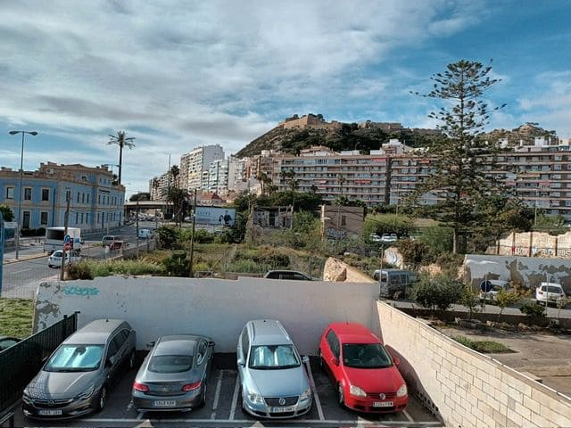 2 soveværelse Lejlighed til salg i Alicante by med garage - € 188.000 (Ref: 8936404)