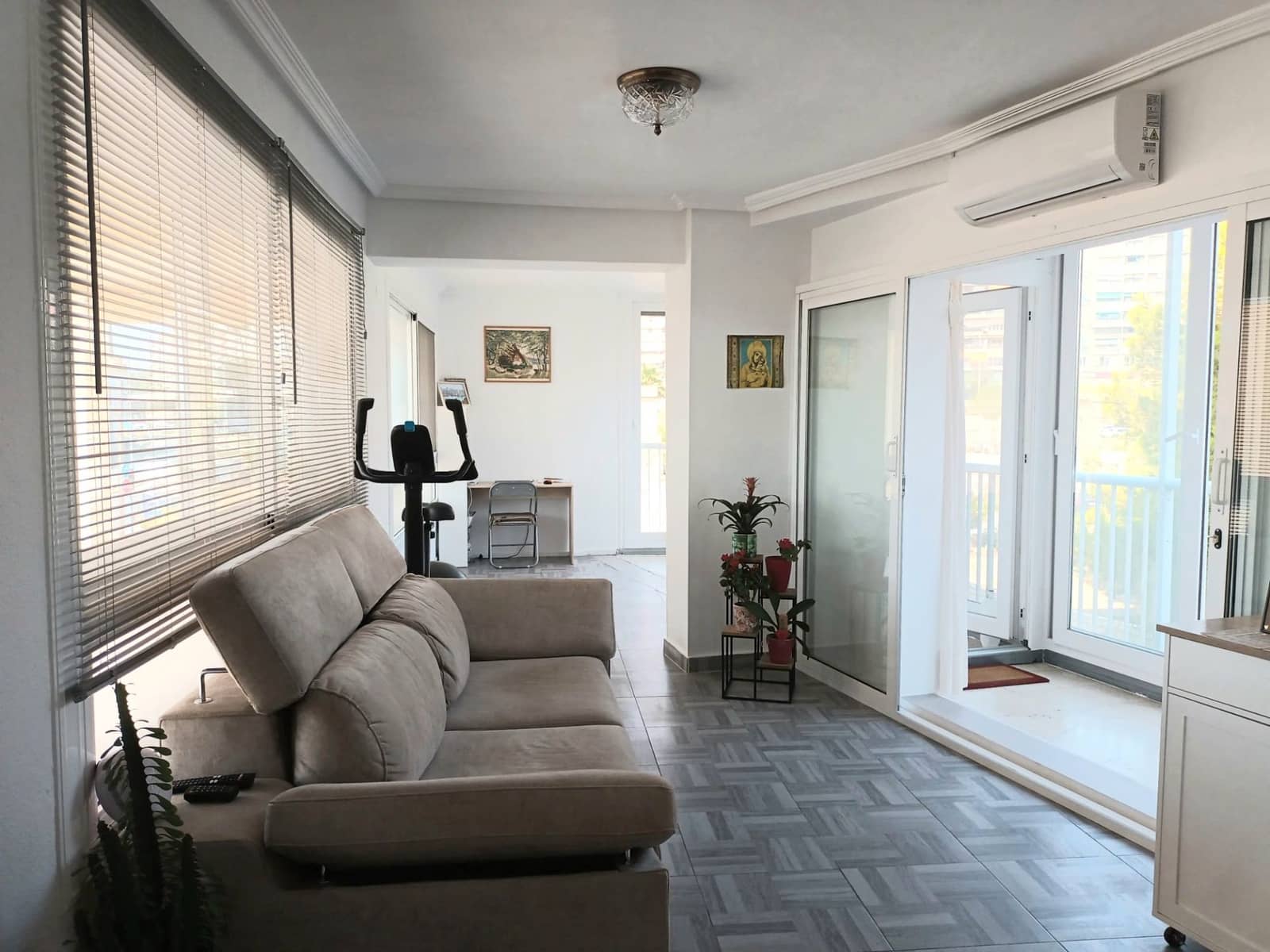 2 soveværelse Lejlighed til salg i Alicante by med garage - € 188.000 (Ref: 8936404)