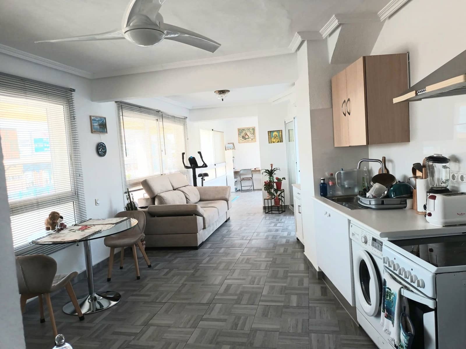 2 soveværelse Lejlighed til salg i Alicante by med garage - € 188.000 (Ref: 8936404)