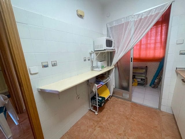 2 bedroom Flat for rent in Alicante / Alacant city with pool garage - € 850 (Ref: 8949975)