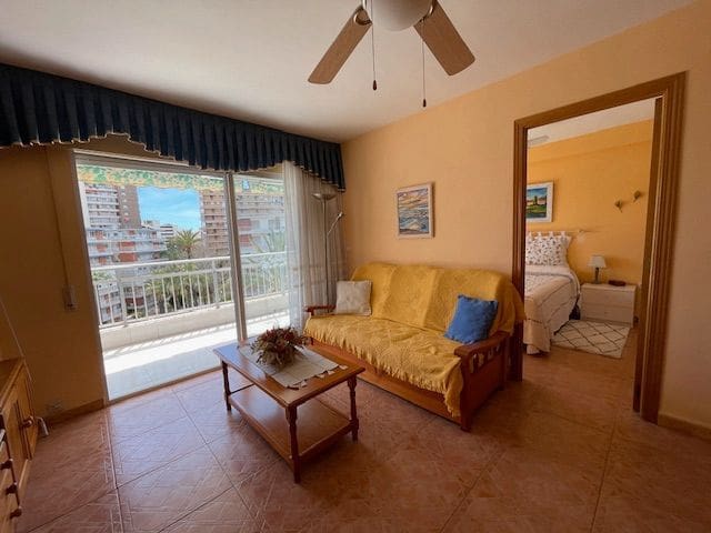 2 soverom Leilighet til leie i Playa de San Juan, Alicante by med svømmebasseng garasje - € 850 (Ref: 8949975)