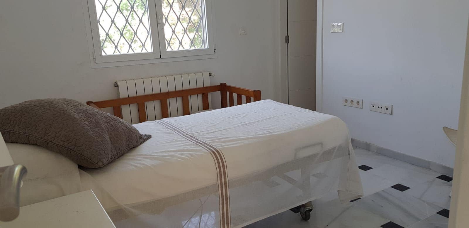 5 soveværelse Villa til leje i Alicante by med swimmingpool garage - € 5.600 (Ref: 8951742)