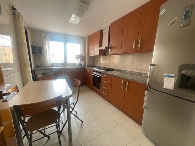 3 soveværelse Lejlighed til leje i Alicante by med swimmingpool garage - € 1.700 (Ref: 8960988)