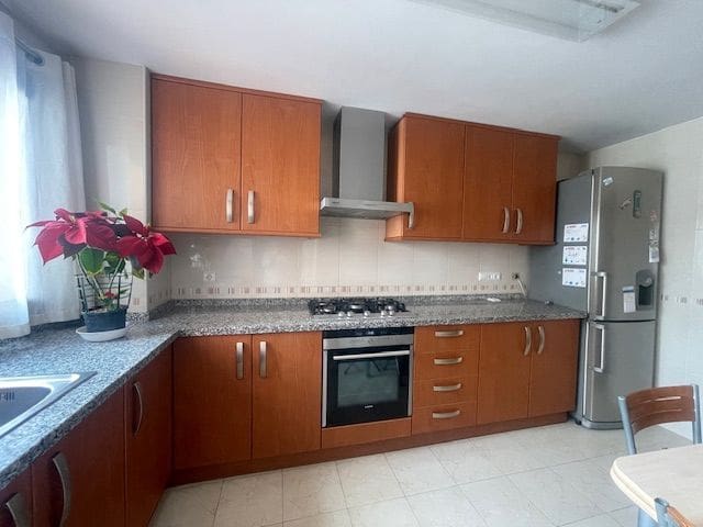 3 soveværelse Lejlighed til leje i Alicante by med swimmingpool garage - € 1.700 (Ref: 8960988)