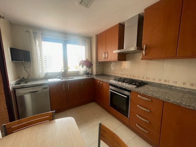 3 soveværelse Lejlighed til leje i Alicante by med swimmingpool garage - € 1.700 (Ref: 8960988)