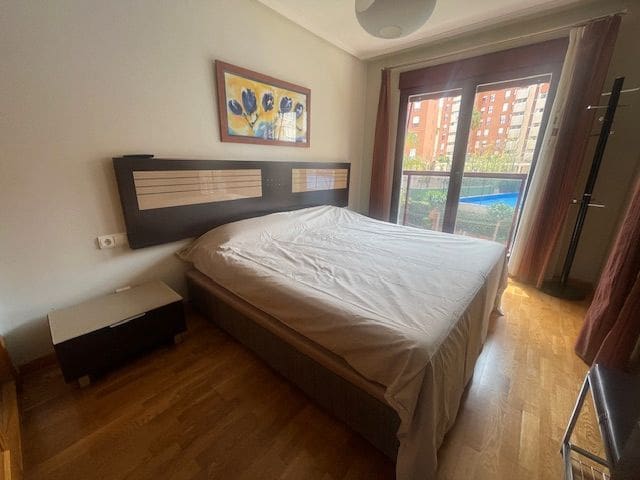 3 soveværelse Lejlighed til leje i Alicante by med swimmingpool garage - € 1.700 (Ref: 8960988)