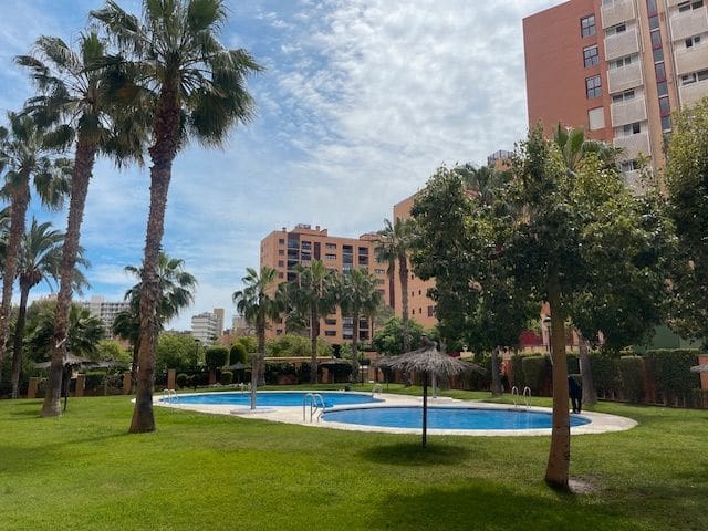 3 soveværelse Lejlighed til leje i Alicante by med swimmingpool garage - € 1.700 (Ref: 8960988)