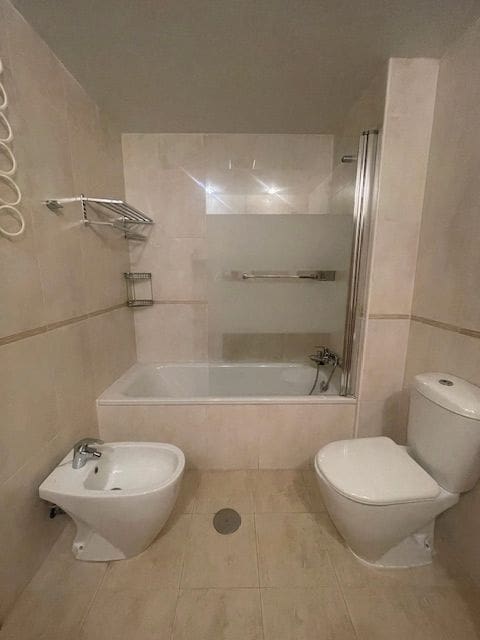 3 soveværelse Lejlighed til leje i Alicante by med swimmingpool garage - € 1.700 (Ref: 8960988)