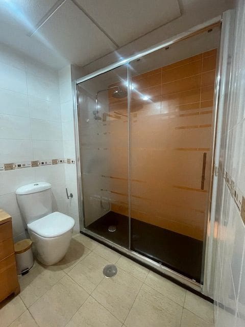 3 soveværelse Lejlighed til leje i Alicante by med swimmingpool garage - € 1.700 (Ref: 8960988)