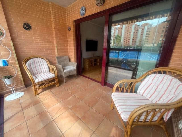 3 soveværelse Lejlighed til leje i Alicante by med swimmingpool garage - € 1.700 (Ref: 8960988)