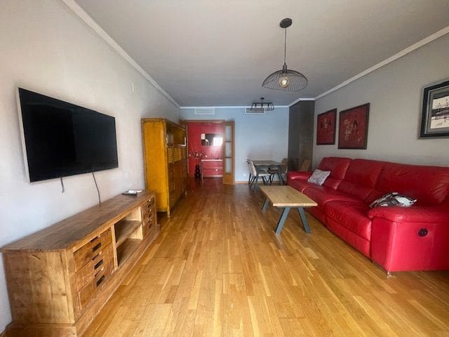 3 soveværelse Lejlighed til leje i Alicante by med swimmingpool garage - € 1.700 (Ref: 8960988)